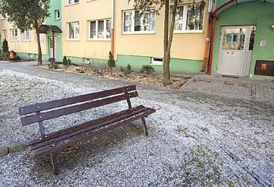W sumie 84 sztuki w 12 blokach Wileńska 55 6 sztuk Wileńska 49 1 sztuka Dąbrowskiego 51 4 sztuki Kochanowskiego 13/19 6 sztuk Robotnicza 4 2 sztuki Śniadeckiego 4 5 sztuk Wiejska 7 3 sztuki Łaska 90
