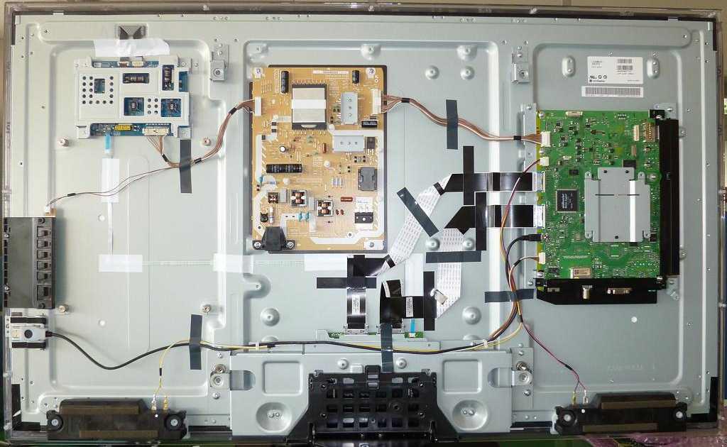 Porady serwisowe Widok chassis TV TXL42ET5 rozmieszczenie płyt i złączy P4 P2