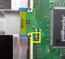 21 Porady serwisowe Moduł panelu LCD TCON A TC01A TC01 1 2 4 PNL12V 1 2 4 P15V Z PŁYTY P IC500 PNL12V IC901 IC902 IC900 PNL12V IC8000 Peaks SOS_SENSE PANEL_VCC_ON FRC1.0V FRC1.