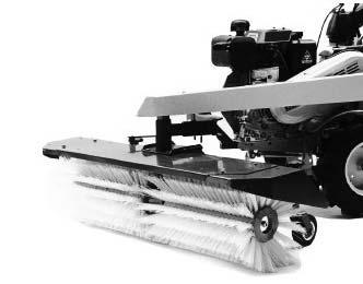 Idealna do piel gnacji boisk ze sztucznej trawy szerokoêç robocza 800 mm, szerokoêç transportowa 750 mm, waga 5 kg.