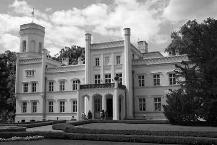 Pałac w Mierzęcinie, stan z 2008 r. Ze zbiorów WiMBP w Gorzowie Wlkp. Schloss in Mehrenthin, Zustand 2008 Wojewodschafts- und Stadtbibliothek in Gorzów Wlkp.