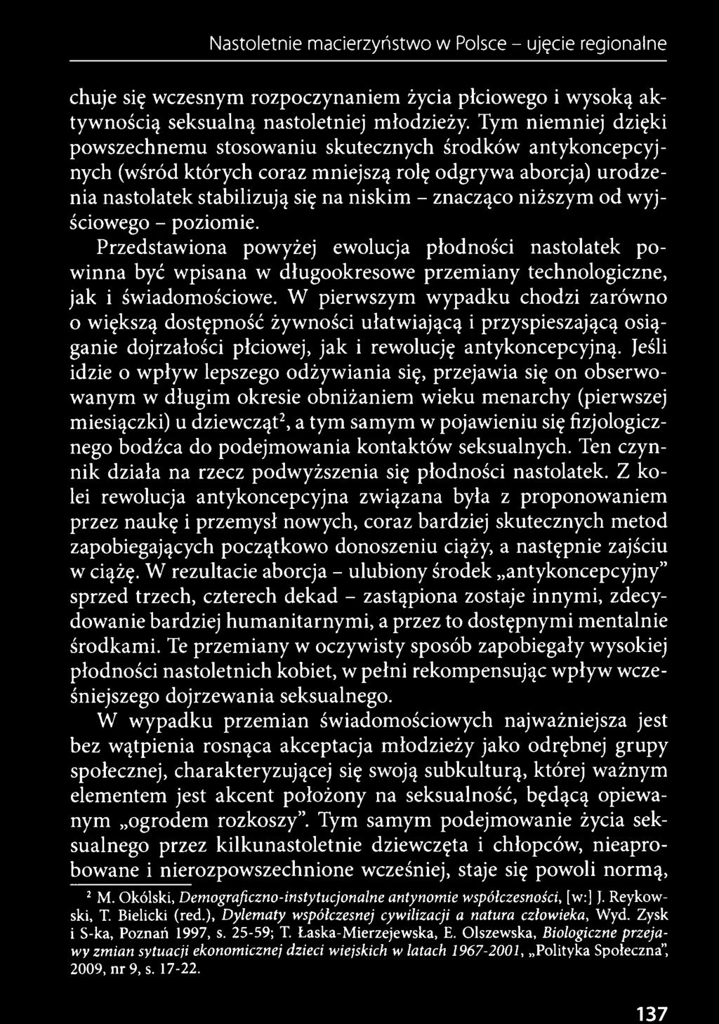 Jeśli idzie o wpływ lepszego odżywiania się, przejawia się on obserwowanym w długim okresie obniżaniem wieku menarchy (pierwszej miesiączki) u dziewcząt2, a tym samym w pojawieniu się fizjologicznego