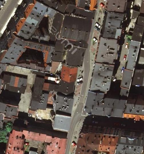 Rysunek 50. Wprowadzenie uspokojenia ruchu poprzez zmianę geometrii ulicy pierwotny przebieg oznaczono kolorem czerwonym Katowice Rysunek 51.