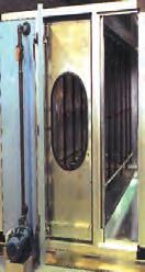U standardnoj verziji izrađen je od mehanički lemljenih bakrenih cijevi i aluminijskih lamela.