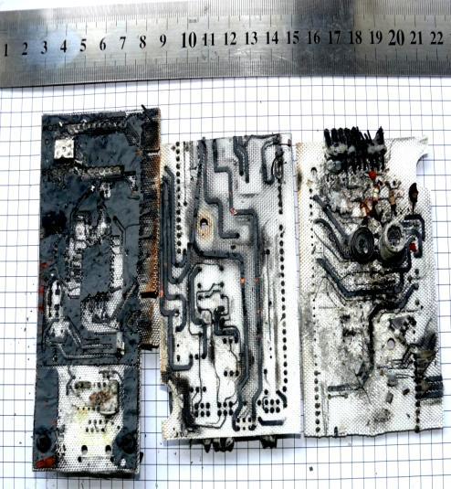 3 Materiał po procesie pirolizy Rys.2.4 Materiał po procesie wypalania węgla 2.2. Mielenie Całość materiału w ilości 2279,0g poddano operacji mielenia w młynie kulowym.