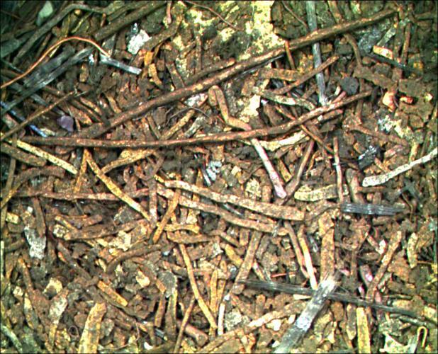 58 Archives of Waste Management and Environmental Protection, vol. 15 issue 3 (2013) Rys. 2.9 próbka 22, ziarno 0,2-0,5mm powiększenie X 10 Tabela 2.6.