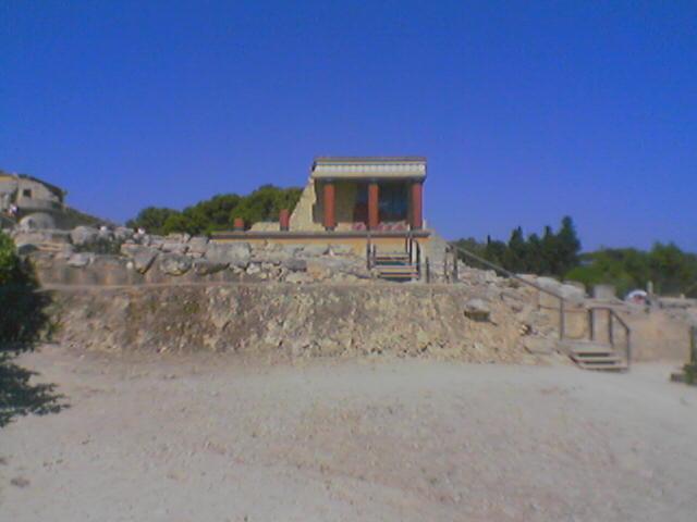 Rysunek 1: Ruiny pałacu Minosa w Knossos 7 Rysunki \begin{figure}[h] \centering \includegraphics[scale=0.5]{knossos.
