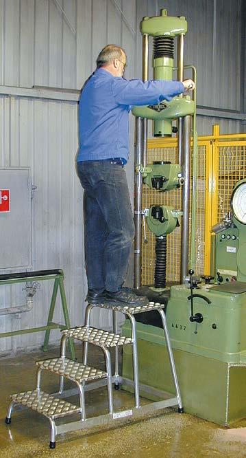 8 STABILO Professional Schodki montazowe 3 Aluminiowe schodki montażowe odznaczają się wytrzymałością i niewielkim ciężarem,