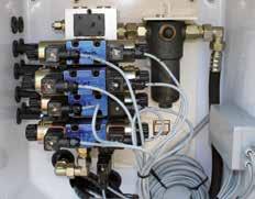 Ochrona przeciwkolizyjna Blok elektro-hydrauliczny DISTANCE - Control Dla ochrony dysz i belki przed uszkodzeniami Primus jest wyposażony w