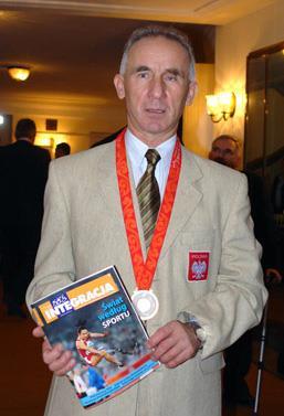 Postscriptum Andrzej Zając Trenować kolarstwo rozpoczął w roku 1973 w klubie Zarzewie Prudnik jego pierwszym trenerem był Franciszek Surmiński. Od roku 1976 startował już jako senior.