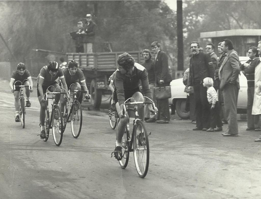 Wyścig kolarski w Białej nyskiej rok 1983 1 Glombik, 2 Tadeusz