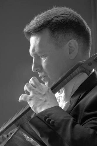 Tomasz Strahl Jeden z najwybitniejszych polskich wiolonczelistów. Akademię Muzyczną im. Fryderyka Chopina w Warszawie ukończył w roku 1989, w klasie prof. Kazimierza Michalika.