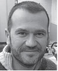 ZbliŸniaczenie Jest wiele sposobów, w jakie minera³y tworz¹ zbliÿniaczenia, ale s¹ one zawsze uporz¹dkowane. ZbliŸniaczenie wprowadza symetriê.