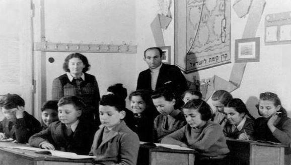 ועידה נוביני קרקובסקיה בטאון ארגון יוצאי קרקוב בישראל עמוד 3 אחרי המלחמה. שבים לקרקוב. פוגרום... יהודים החלו לחזור לעיר.