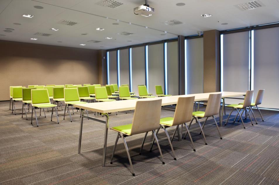WYNAJEM SAL KONFERENCYJNYCH Prpnujemy Państwu wynajem sal knferencyjnych w nwczesnym i energszczędnym budynku Geppert-Mayer, mieszczącym się w Kmpleksie GPP BUSINESS PARK przy ulicy Knduktrskiej 33 w