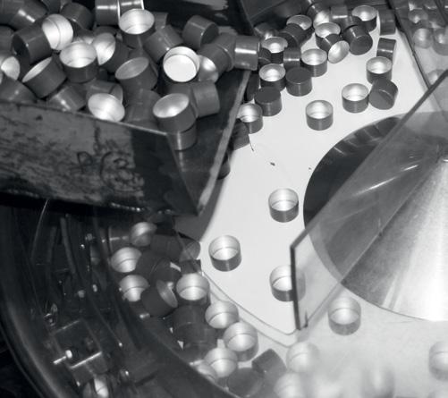 nadruk aluminiowych arkuszy 10 11 12 Tłoczenie Dodatkowy nadruk i malowanie pobocznicy Rolowanie i uszczelnianie 13 14 15