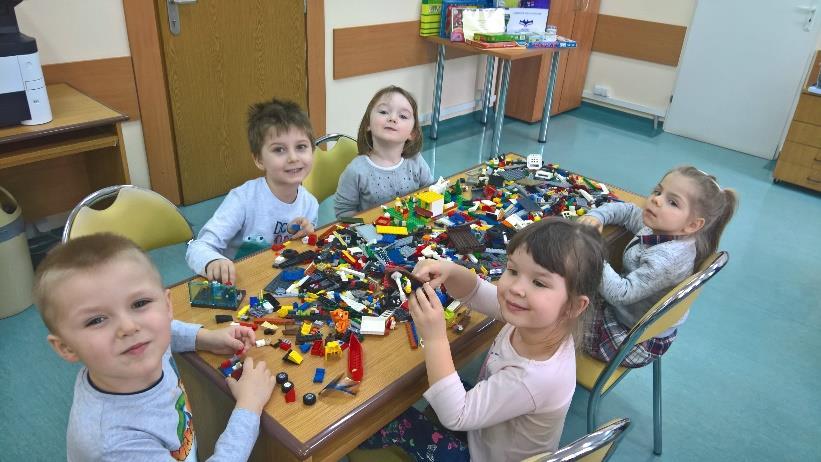 Baw się czytaniem - czytaj z LEGO W marcu dzieci z grupy Biedronki oraz