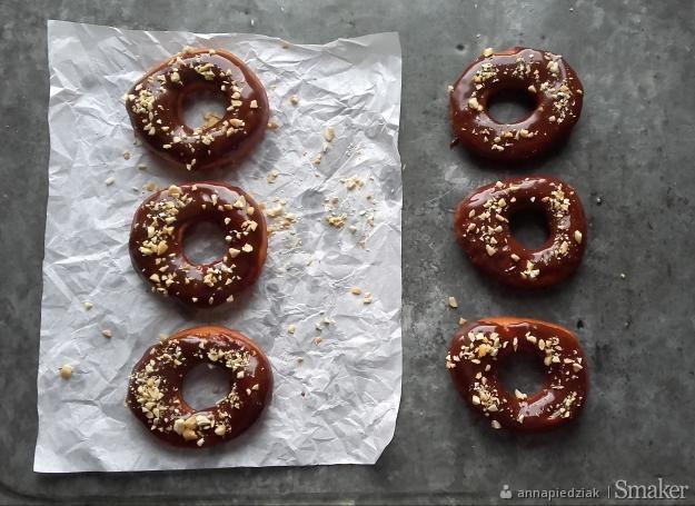 Maślane pączki z czekoladą i fistaszkami Autor: annapiedziak Przepisów: 229 Ocena: 1239 > 6 os.