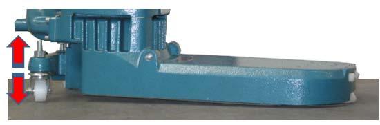 Regulacja maszyny Regulacja powierzchni roboczej na podłodze Oprawa tarczy szlifierskiej P (rys.
