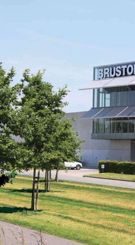 Brustor pergole, markizy, ekrany przeciwsłoneczne Przez lata działalności niewielka, rodzinna firma BRUSTOR stała się silnym graczem na międzynarodowym rynku branży związanej z ochroną