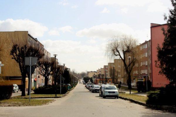 STRABAG przedstawił wstępny harmonogram robót na Alei Poniedziałkowe (27.03) spotkanie władz miasta z mieszkańcami przyciągnęło do osiedlowej świetlicy przy ul. Wybickiego tłumy.