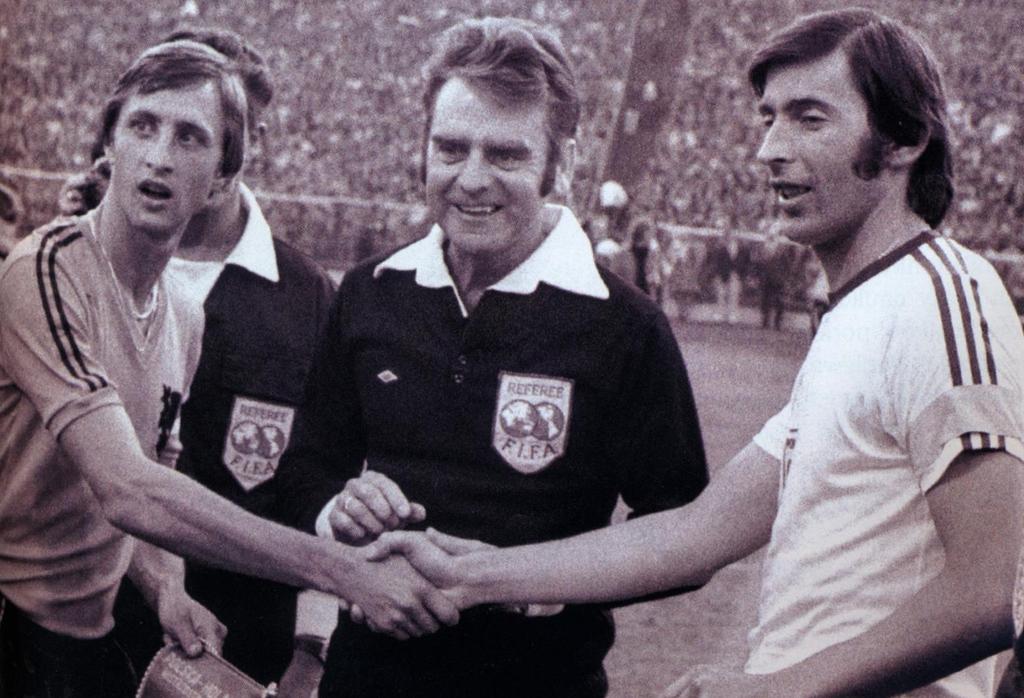 W 1975 drużyna uczestniczy w eliminacjach do ME.