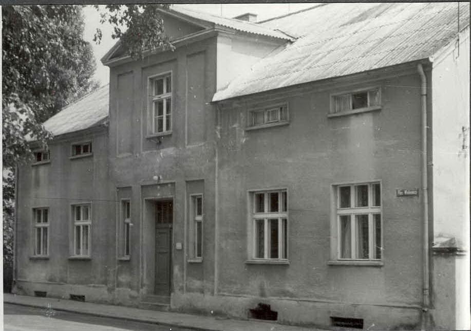 po byłej