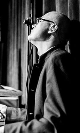 He had numerous radio and television performances with Skafander band. KUBA NIEĆ electric guitar A graduate of the Academy of Fine Arts. He has been improving his guitar passion since he was 10.
