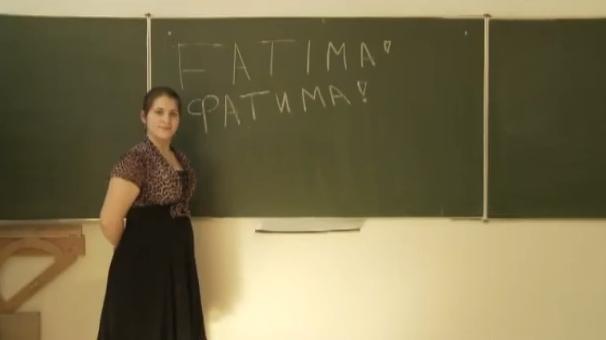 Film pt. FATIMA (2012) Film przedstawia opowieść Fatimy czeczeńskiej 16-latki, uczącej się w jednym z warszawskich gimnazjów.