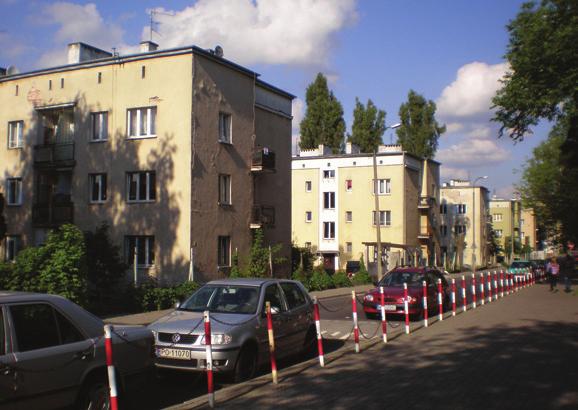do jednej łazienki na kilka mieszkań. W efekcie czynsze w takich mieszkaniach były niewielkie (20 25zł), aby stać było na nie robotników o stosunkowo niskich pensjach (maksymalnie 250zł).
