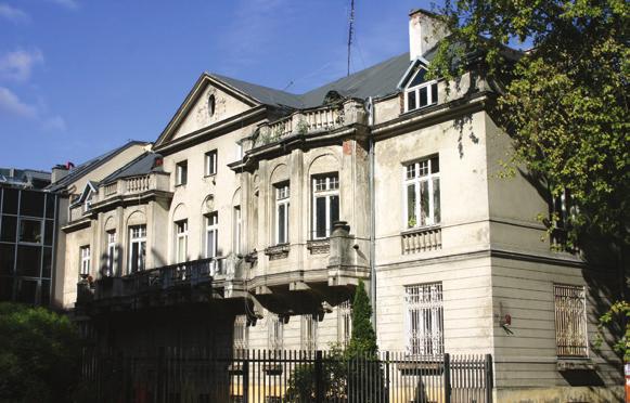 W budynku przy Górczewskiej znajduje się również Pracownia Cukiernicza Zagoździńskiego, przed którą co roku w Tłusty Czwartek stoi długa kolejka w oczekiwaniu na najlepsze według wielu plebiscytów