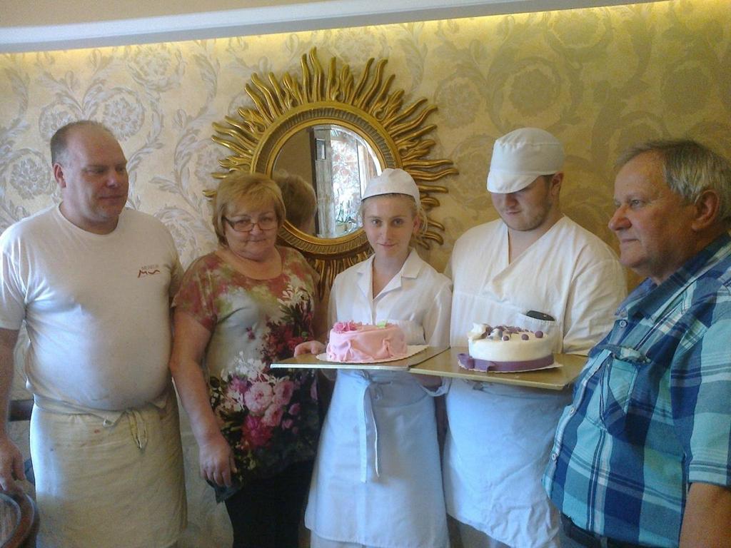 WARSZTATY PRZYGOTOWYWANIA TORTÓW ANGIELSKICH W ramach realizacji projektu stypendialnego uczestniczyłam w warsztatach wykonywania tortów angielskich