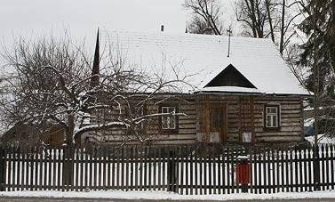 Zdjęcie 11 Organistówka Źródło: www.rabka.pl Chałupa regionalna (przebudowana), przy ulicy Sądeckiej 4, rok budowy 1884; Obecnie siedziba Galerii-Muzeum Gorczańskiego J. Fudali.