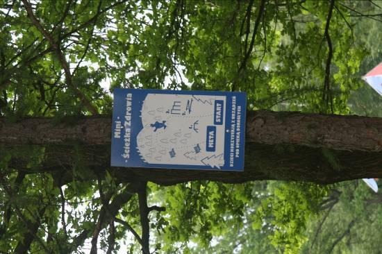 Zdjęcie 18 Informacja o ścieżce zdrowia w Parku oraz wejście na korty tenisowe Źródło: