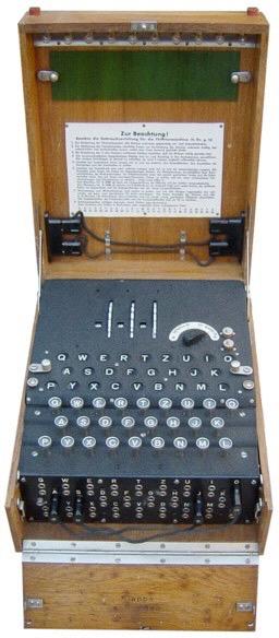 Enigma - elektromechaniczna maszyna szyfrująca -