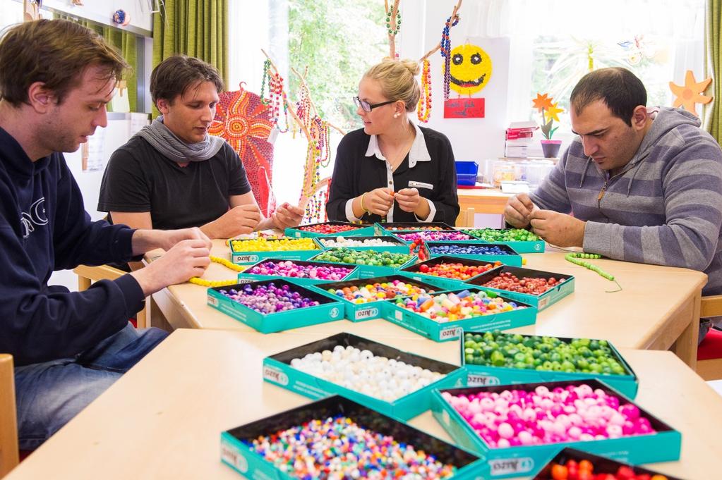 Ośrodki Socjo-terapeutyczne z pobytem stałym Ośrodek Socjo-terapeutyczny z pobytem stałym w Ansbach 50 miejsc leczenia dla pacjentów z przewlekłymi chorobami psychicznymi 39 pracowników na oddziałach