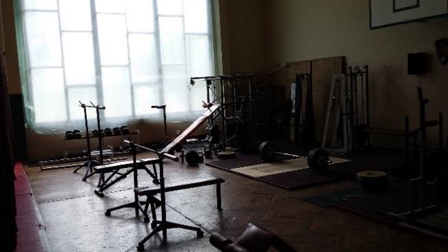 Obecnie budynek jest w złym stanie technicznym, uniemożliwiającym korzystanie z funkcji obiektu zgodnie z przeznaczeniem. Powierzchnia użytkowa budynku wynosi 333 m 2.