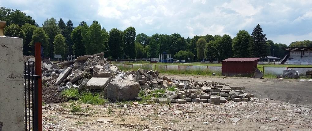 Koncepcja zadania: Koncepcja zadania zakłada odzyskanie wartościowej przestrzeni, w dobrym sąsiedztwie z przeznaczeniem na realizację punktu edukacyjno-turystycznego dla mieszkańców i turystów, wraz