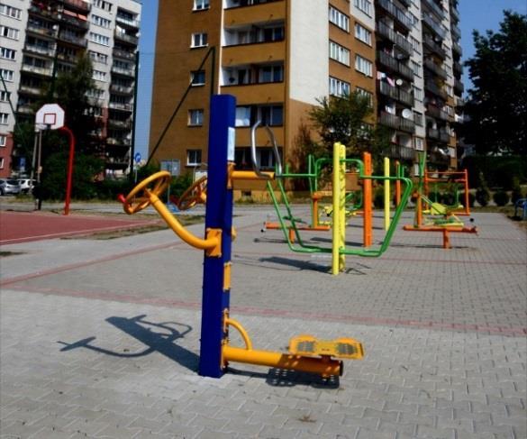 liczba zorganizowanych rocznie spotkań i wydarzeń o charakterze kulturalnoedukacyjnym w kawiarni. LOKALIZACJA ZADANIA/PROJEKTU Kęty, ul. Rynek 19 numer działki KW 23.