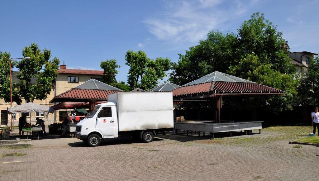 Przywrócenie dawnych funkcji handlowych staremu targowisku przy ul. Kazimierza Wielkiego wraz z modernizacją zaplecza sanitarnego. OPIS ZADANIA/PROJEKTU Stan istniejący: Tzw.