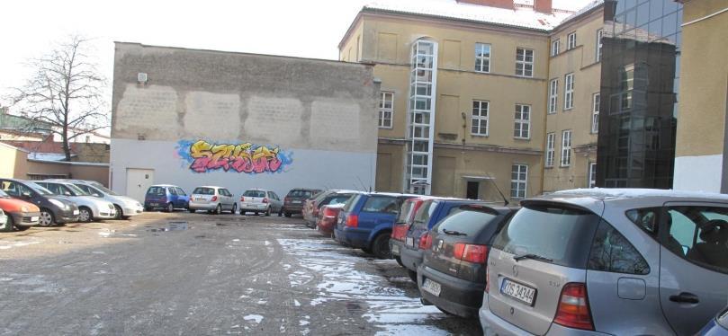 parkingu niezgodne z przeznaczeniem; obniżenie jakości ofert edukacyjnej oraz negatywne skutki bezpośredniej