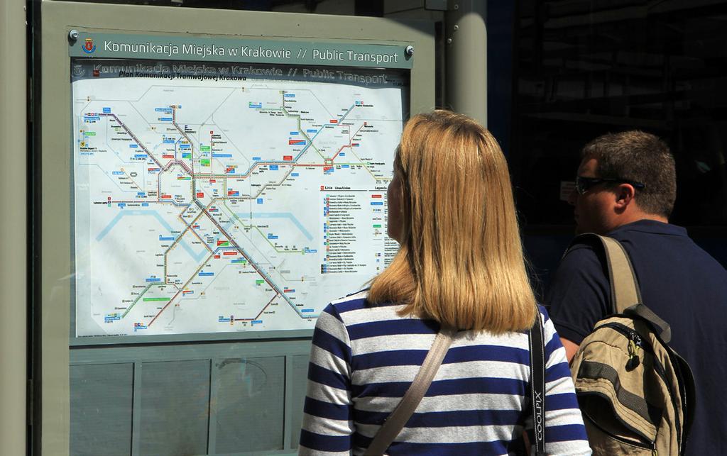 Planowanie podróży Podróż pojazdami Komunikacji Miejskiej w Krakowie można zaplanować na dwa sposoby: Jeśli znasz numer linii, z której chcesz skorzystać oraz punkt początkowy i końcowy podróży: