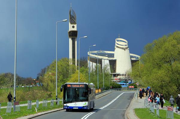 Dojazd z rejonu Krakowskiego Centrum Komunikacyjnego: linie tramwajowe: 4, 10, 14, 52, 62, 64 i autobusowe: 124, 424, 662, 664 z przystanku Dworzec Główny ; linia tramwajowa: 5 z przystanku Dworzec