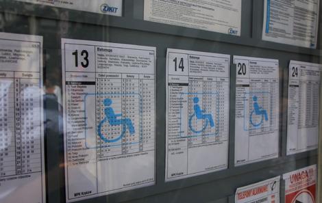 Linie komunikacji miejskiej W ramach Komunikacji Miejskiej w Krakowie funkcjonuje 27 linii tramwajowych oraz 163 linie autobusowe, które oznakowane są według następującego systemu: x, 1x, 2x, 5x -
