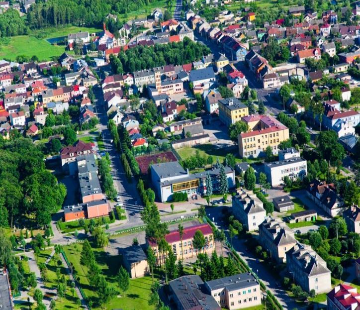 znajdują się obiekty: administracji publicznej,