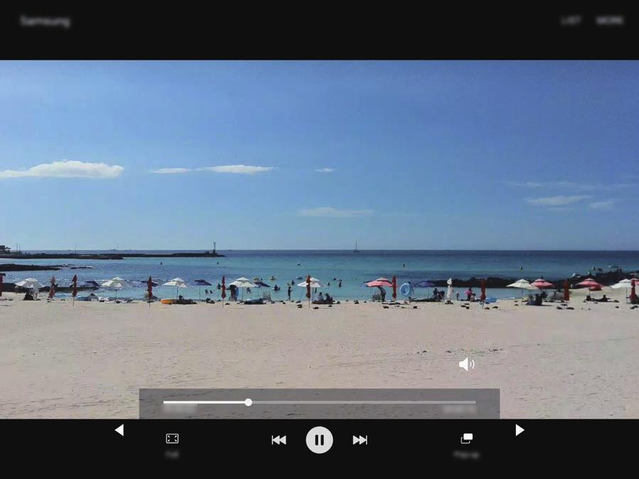 Aplikacje Oglądanie filmów 1 Dotknij Galeria na ekranie aplikacji. 2 Wybierz film, który chcesz odtworzyć. Pliki filmów są wyświetlane z ikoną na miniaturze podglądu. Wyświetlanie filmów wideo.