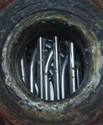 Ze względu na straty energetyczne, zjawiskiem szczególnie niekorzystnym jest wytrącanie się kamienia. W zamkniętych instalacjach c.o. wyróżnia się dwie jego skrystalizowane formy i jeden osad w formie szlamu.