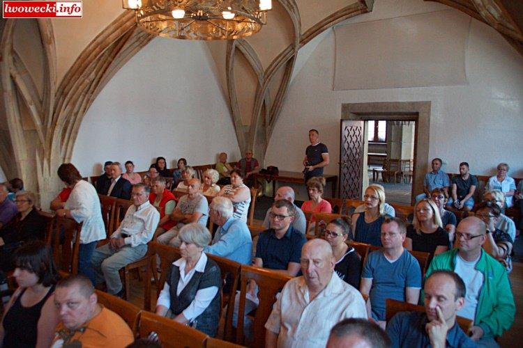 Lwówecki rynek do przebudowy Napisano dnia: 2017-06-13 10:21:04 Wszystko zaczęło się kilkanaście dni temu od informacji, która lotem błyskawicy obiegła Lwówek Śląski, a dotyczącej planów przebudowy