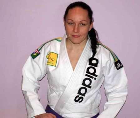 pierwszego stopnia (II dan) czarnego pasa w Polsce! Obaj w swoim dorobku posiadają równieŝ czarne pasy w Judo (odpowiednio III oraz II dan).