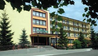 10 dziecko 4-12 lat przy 2 dorosłych 1170 zł 455 zł os dorosła nocleg w pokoju 2,3 os UWAGI: doba hotelowa od 16.00 do 10.00. Klimatyczne płatne na miejscu.